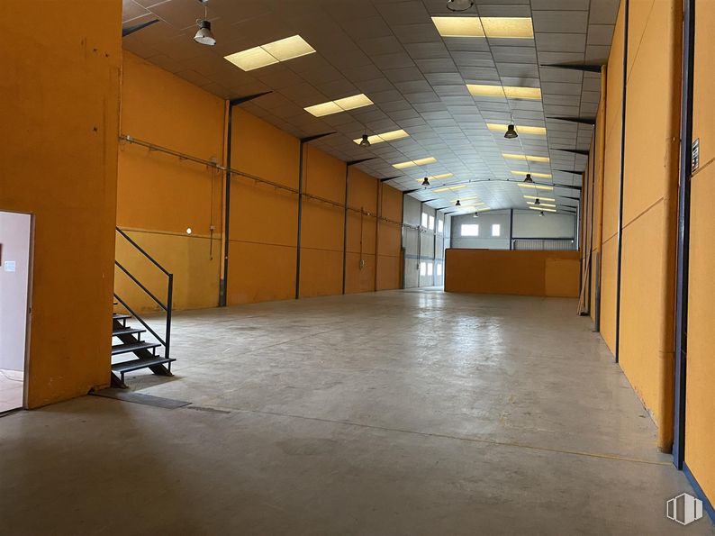 Industrial for sale at Calle Madera, 21, Carranque, Toledo, 45216 with light fixture, lighting, wall, flooring, floor, wood, ceiling, composite material, metal and warehouse around