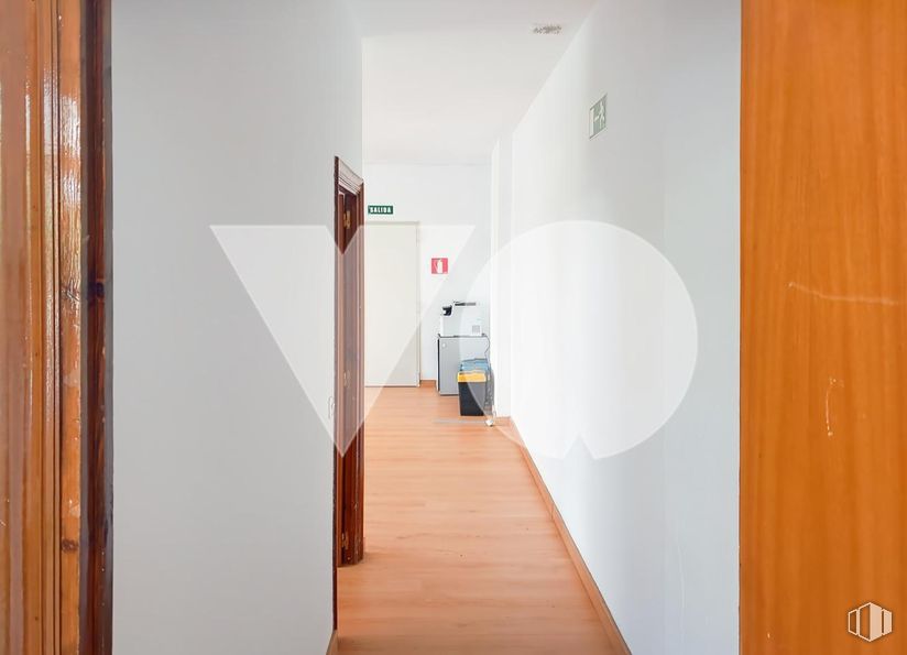 Office for sale at Carretera Canillas, Hortaleza, Madrid, 28043 with flooring, floor, wall, wood, wood flooring, interior design, ceiling, door, laminate flooring and wood stain around