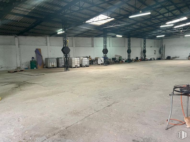 Industrial for sale at Calle Doctor Vergara Palencia, Fuentidueña de Tajo, Madrid, 28597 with hall, building, floor, flooring, wall, field house, window, metal, ceiling and city around