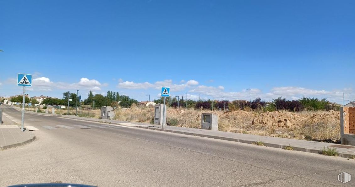 Land for sale at Calle Trillo, 4, Cabanillas del Campo, Guadalajara, 19171 with sky, road surface, road, asphalt, thoroughfare, highway, street, street light, lane and public utility around