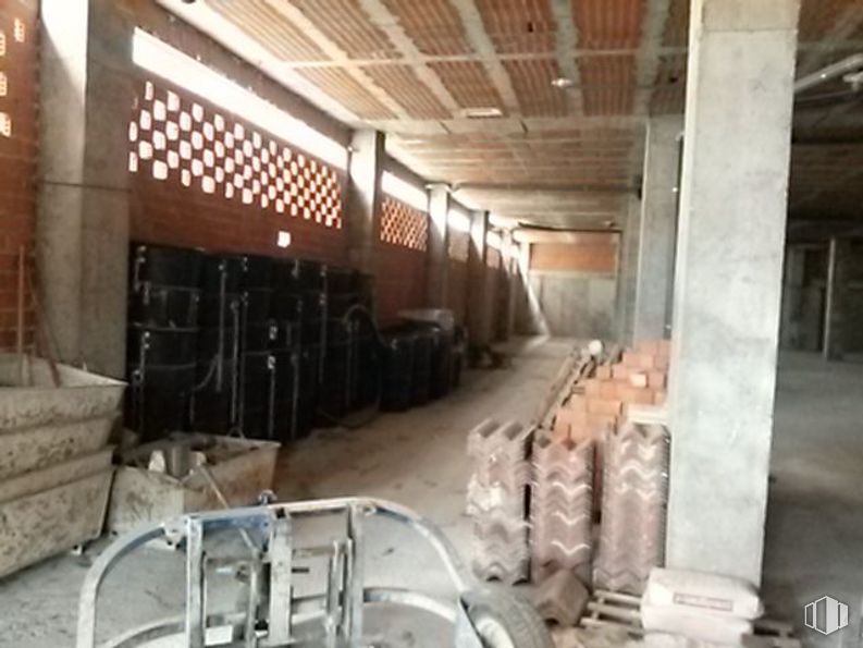 Local en alquiler y venta en Calle Agustín Rodríguez Sahagún, Ávila, 05003 con envase, equipaje y bolsos, madera, material de construcción, gas, material compuesto, viga, ingeniería, madera y habitación alrededor