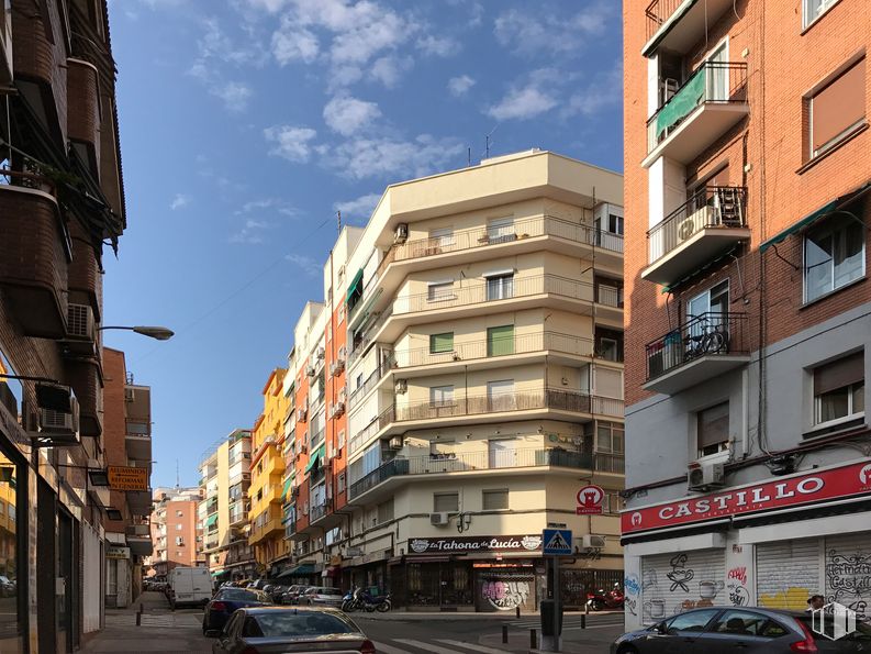 Local en alquiler en Calle Baleares, 10, Carabanchel, Madrid, 28019 con edificio, coche, ventana, cielo, nube, neumático, vehículo, infraestructura, rueda y diseño urbano alrededor