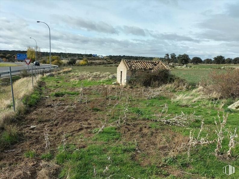 Land for sale at Vicolozano, Ávila, 05194 with house, cloud, sky, plant, plant community, ecoregion, land lot, tree, street light and grass around