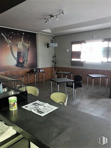 Retail for sale at Barrio de Nueva Segovia, Segovia, 40006 with chair, table, property, furniture, building, interior design, floor, flooring, wall and hall around