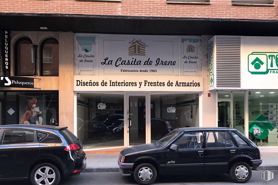 Retail for rent at Calle Joaquina Santander, 40, Talavera de la Reina, Toledo, 45600 with wheel, car, person, tire, automotive parking light, vehicle, land vehicle, property, motor vehicle and window around