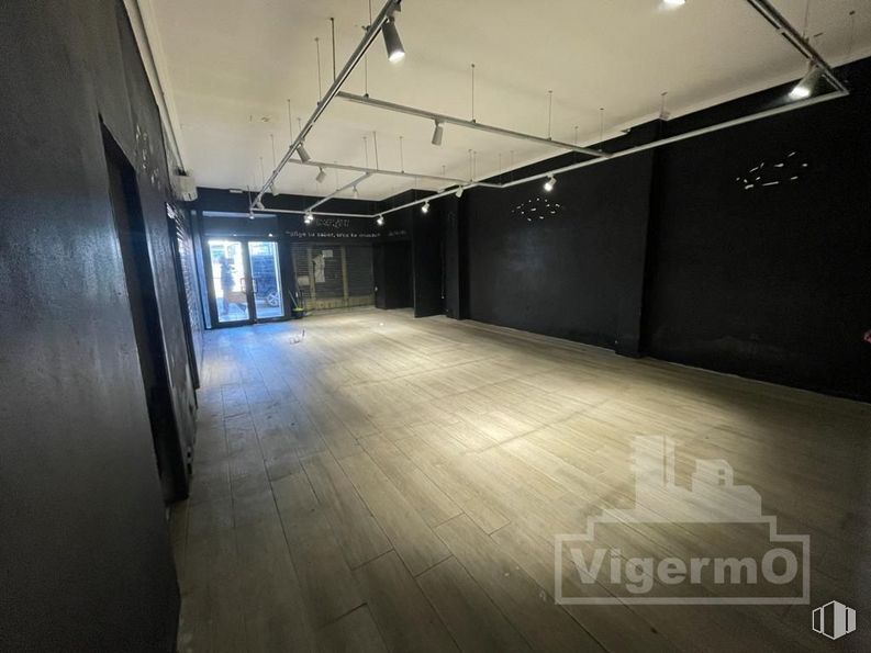 Local en alquiler en Zona Casa Grande, Torrejón de Ardoz, Madrid, 28850 con alumbrado, suelo, hall, suelos, accesorio, madera, espacio, edificio, techo y evento alrededor