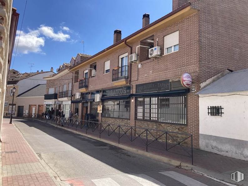 Retail for sale at Calle La Iglesia, Yeles, Toledo, 45220 with window, road surface, town, neighbourhood, street, urban design and sidewalk around