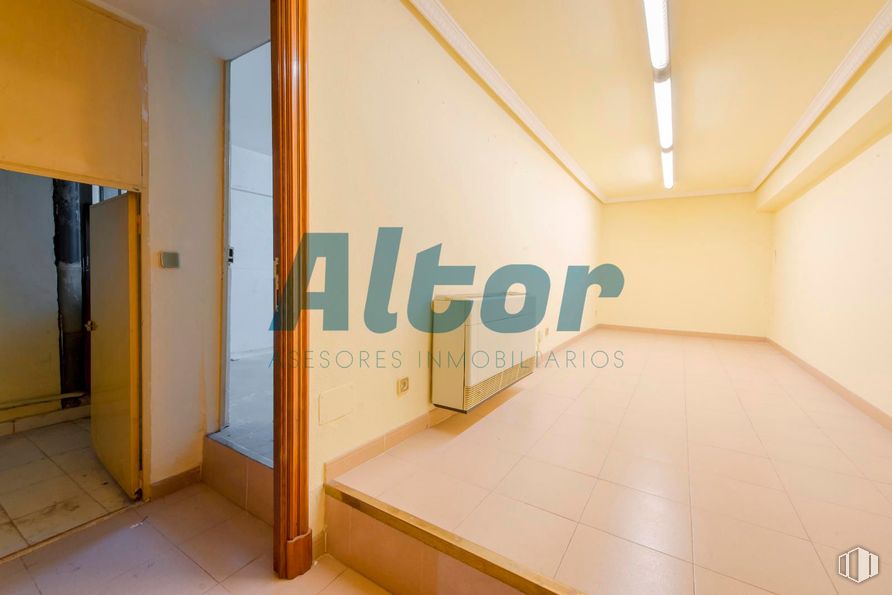 Local en venta en Calle de Alejandro Rodríguez, Tetuán, Madrid, 28039 con suelos, suelo, diseño, suelo de baldosas, contrachapado y suelos de madera alrededor