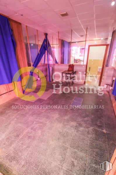 Local en venta en Zona Pueblo, Pozuelo de Alarcón, Madrid, 28223 con silla, propiedad, púrpura, textil, decoración, naranja, interiorismo, arquitectura, violeta y rosa alrededor