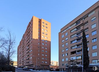 Local en alquiler en Calle Doctor Esquerdo, Retiro, Madrid, 28009 con edificio, cielo, ventana, tiempo de día, bloque de pisos, rascacielos, diseño urbano, casa, accesorio y vecindario alrededor