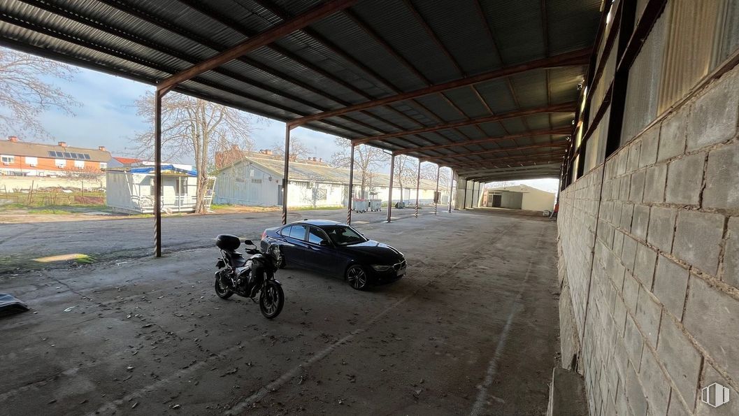 Industrial for rent at Calle Diciembre, San Blas - Canillejas, Madrid, 28022 with motorcycle, car, bicycle, person, automotive parking light, tire, wheel, vehicle, automotive lighting and automotive tire around