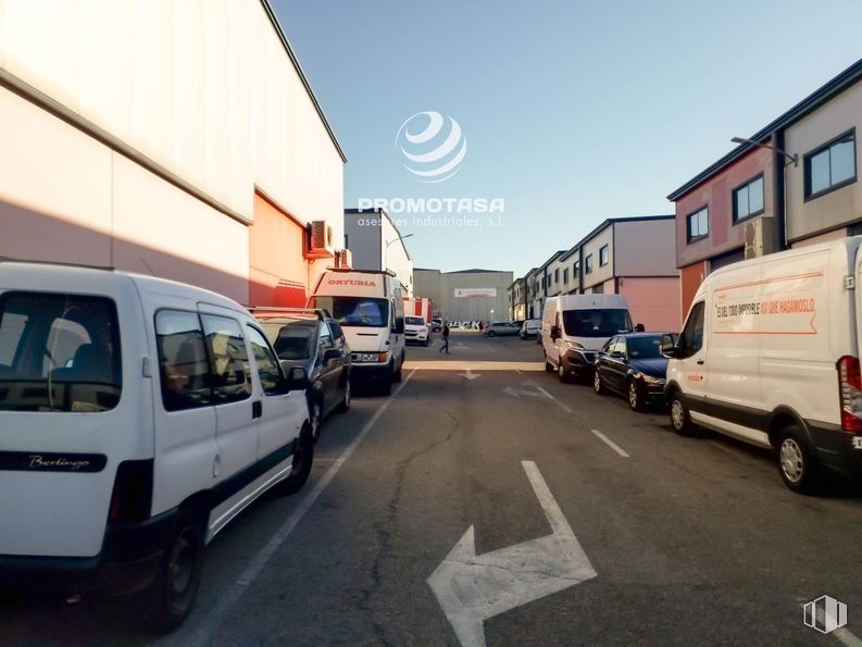 Industrial for rent at Zona Rivas, Rivas-Vaciamadrid, Madrid, 28529 with car, van, tire, wheel, land vehicle, vehicle, mode of transport, motor vehicle, transport and automotive exterior around