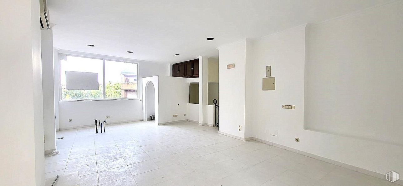 Local en venta en Casco urbano, Majadahonda, Madrid, 28220 con ventana, propiedad, accesorio, edificio, madera, suelo, suelos, hall, puerta y madera dura alrededor