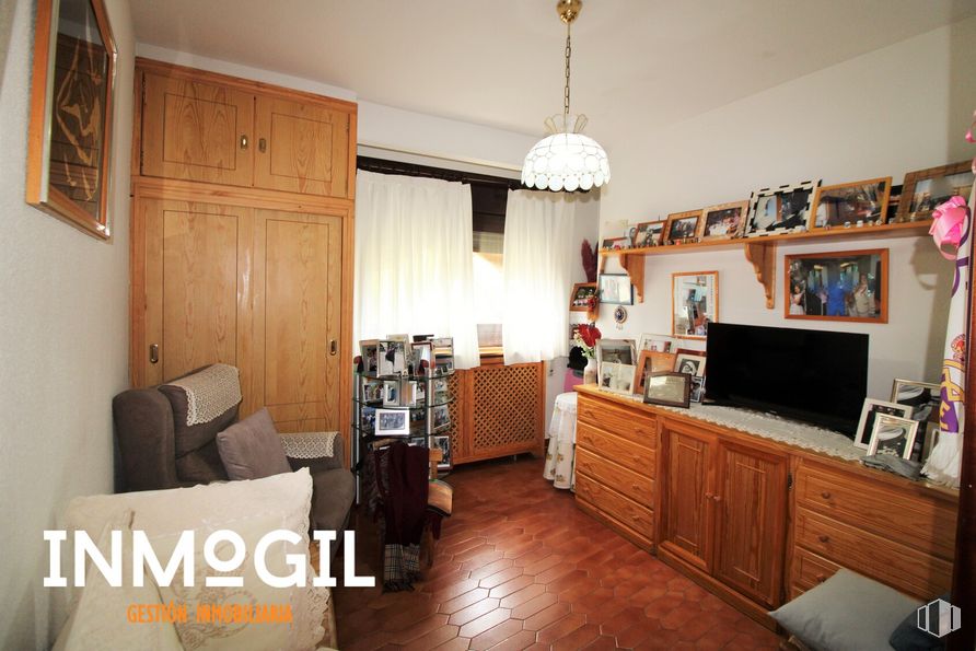 Local en venta en Travesía Santísimo, 2, Navacerrada, Madrid, 28491 con ebanistería, televisión, alumbrado, almohada, mueble, encimera, madera, interiorismo, suelos y suelo alrededor