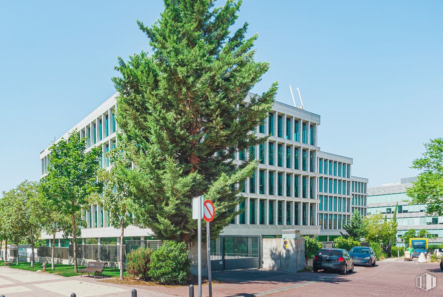 Oficina en alquiler en Complejo Vega Norte, Calle Anabel Segura, 16, Alcobendas, Madrid, 28109 con edificio, cielo, planta, árbol, luz de la calle, diseño urbano, arquitectura, condominio, zona residencial y bloque torre alrededor