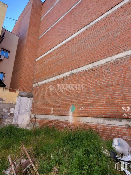 Suelo en venta en Calle Lucero, La Latina, Madrid, 28047 con albañilería, ladrillo, madera, planta, hierba, edificio, pared, zona residencial, cubierta vegetal y tintes y matices alrededor