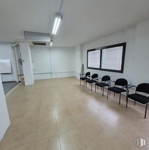 Oficina en venta en Calle Aguacate, Carabanchel, Madrid, 28044 con silla, alumbrado, ventana, edificio, piso, pavimento, pasillo, techo, evento y puerta alrededor