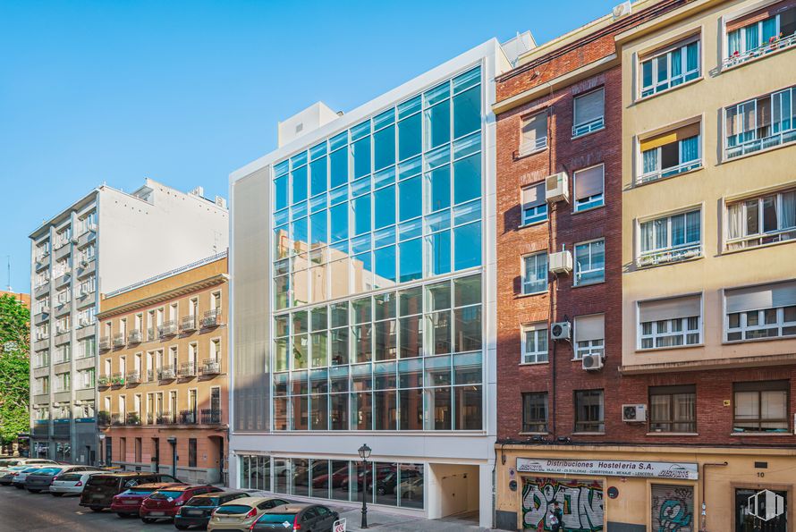 Oficina en alquiler en Calle Vizcaya, 12, Arganzuela, Madrid, 28045 con edificio, ventana, cielo, propiedad, coche, vehículo, bloque de torre, diseño urbano, rueda y condominio alrededor