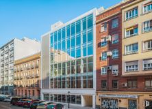 Oficina en alquiler en Calle Vizcaya, 12, Arganzuela, Madrid, 28045 con edificio, ventana, cielo, propiedad, coche, vehículo, bloque de torre, diseño urbano, rueda y condominio alrededor