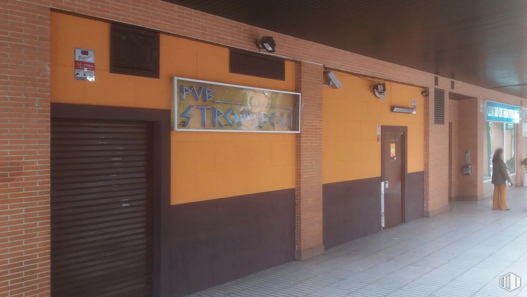 Retail for sale & for rent at Calle Suecia, 35, San Blas - Canillejas, Madrid, 28022 with window blind, door, fixture, facade, flooring, tints and shades, wood, building, paint and ceiling around