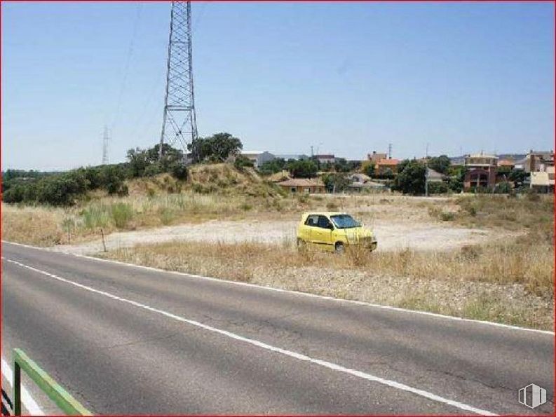 Land for sale at Urbanización Gran Chaparral, 2, Pepino, Toledo, 45638 with car, sky, plant, vehicle, tire, motor vehicle, infrastructure, asphalt, road surface and mode of transport around