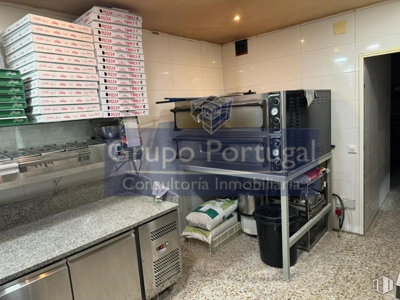 Local en alquiler en Barrio de Santo Domingo, Alcorcón, Madrid, 28921 con electrodoméstico, aparato de cocina, electrodoméstico, máquina, cocina, cocina, encimera, estufa, ebanistería y aluminio alrededor