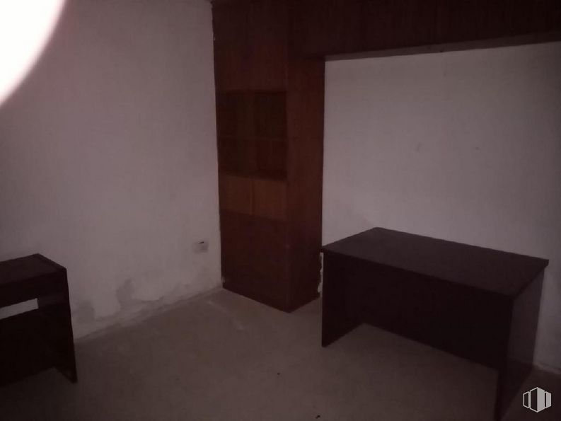 Local en venta en Calle Montesclaros, 3, Talavera de la Reina, Toledo, 45600 con mesa, mueble, madera, piso, suelo, madera, casa, tintes y matices, edificio y espacio alrededor