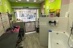 Retail for sale at Camino Viejo de Leganés, Carabanchel, Madrid, 28025 with property, furniture, mirror, building, tap, sink, plumbing fixture, interior design, flooring and chair around