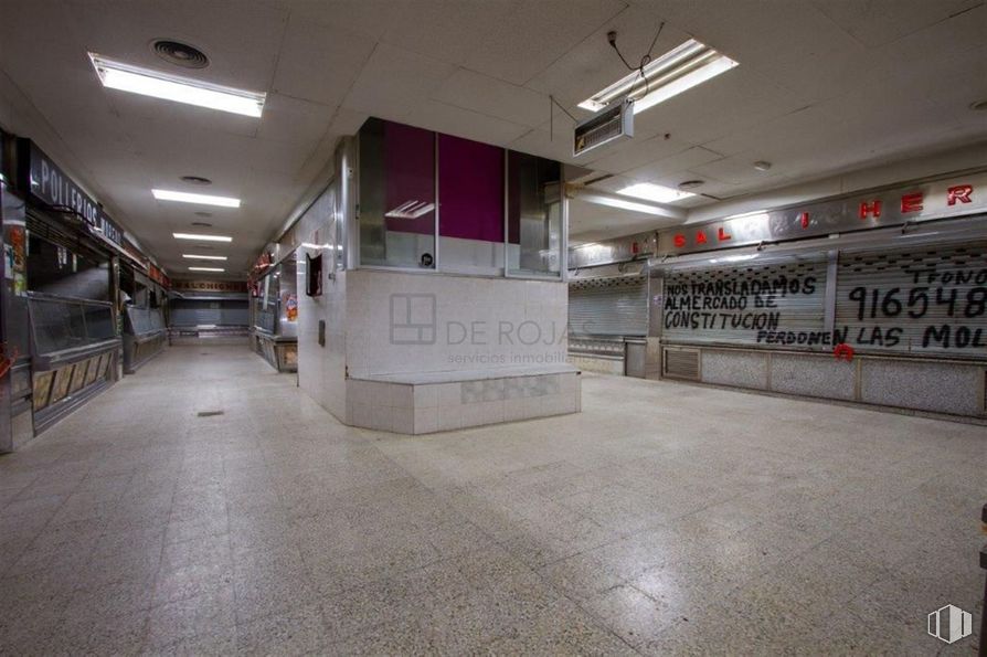 Local en venta en Calle Marqués de la Valdavia, Alcobendas, Madrid, 28100 con accesorio, suelo, suelos, edificio, aparcamiento, ciudad, techo, carretera, hormigón y evento alrededor