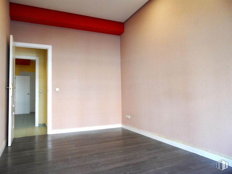 Oficina en alquiler en Calle Madrid, Getafe, Madrid, 28901 con accesorio, madera, hall, edificio, suelos, suelo, sombra, pared, tinte para madera y propiedad material alrededor