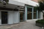 Retail for sale at Avenida de Alberto Alcocer, 29, Chamartín, Madrid, 28036 with door, window, houseplant, property, fixture, plant, building, facade, shade and real estate around