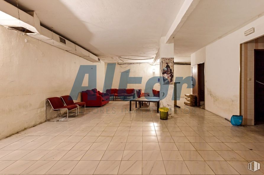 Local en venta en Calle Alcalá, San Blas - Canillejas, Madrid, 28027 con mesa, silla, alumbrado, mueble, interiorismo, accesorio, suelos, hall, puerta y techo alrededor