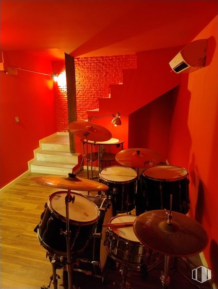 Retail for sale at Calle San Hermenegildo, Centro, Madrid, 28015 with drum, musical instrument, membranophone, idiophone, interior design, percussion, musical instrument accessory, drumhead, tom-tom drum and tints and shades around