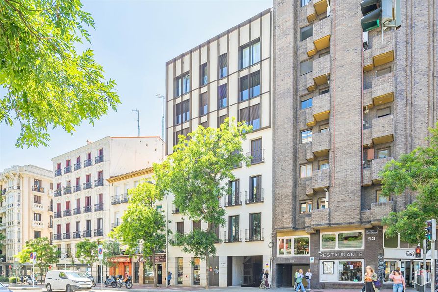 Local en venta en Calle Santa Engracia, Chamberí, Madrid, 28010 con edificio, durante el día, ventana, zona urbana, apartamento, ciudad, área metropolitana, fachada, barrio y ciudad alrededor