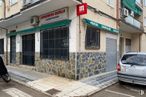 Retail for sale & for rent at Zona San Roque - Concordia - Adoratrices, Guadalajara, 19002 with car, window, person, tire, land vehicle, wheel, vehicle, building, vehicle registration plate and infrastructure around