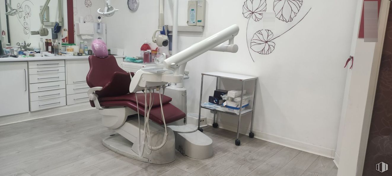 Local en venta en Calle Infantas, Centro, Madrid, 28004 con ebanistería, clínica, médico, atención sanitaria, equipamiento médico, hospital y odontología alrededor