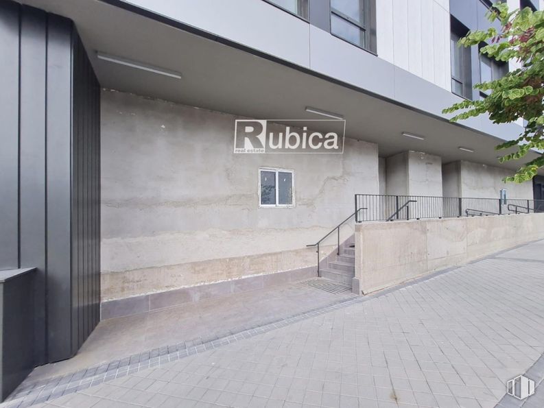 Local en alquiler en Zona Méndez Álvaro, Arganzuela, Madrid, 28045 con ventana, accesorio, edificio, gris, material compuesto, diseño urbano, pared, fachada, hormigón y edificio comercial alrededor