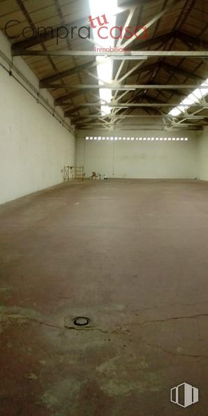 Industrial for sale & for rent at Polígono El Cerro, Segovia, 40006 with floor, flooring, ceiling, concrete, building material, daylighting and plaster around