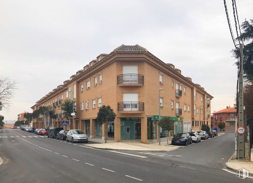 Local en alquiler y venta en Avenida San Francisco, 15, Cobeja, Toledo, 45291 con edificio, cielo, rueda, coche, propiedad, ventana, neumático, vehículo, nube y superficie de carretera alrededor