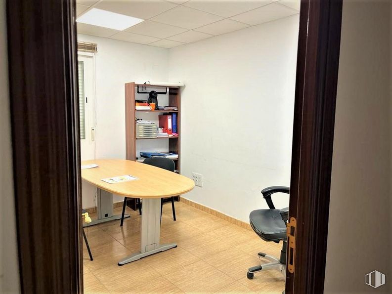 Industrial for sale at Poligono Alcamar, Camarma de Esteruelas, Madrid, 28816 with table, chair, mirror, furniture, office chair, shelf, desk, bookcase, wood and shelving around