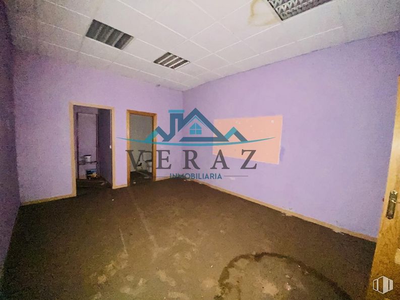 Retail for sale at Calle Angel Alcazar, Talavera de la Reina, Toledo, 45600 with paint, interior design, house, floor, art, flooring, building, wood, tints and shades and ceiling around