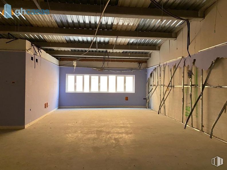 Industrial for sale at Área Industrial, Cabanillas del Campo, Guadalajara, 19171 with window, hall, wood, field house, flooring, ceiling, beam, symmetry, concrete and shade around