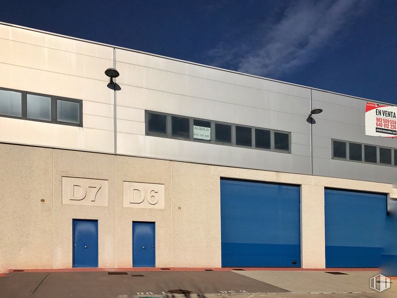 Industrial for sale & for rent at Avenida Palmeras, 16 D7, Ciempozuelos, Madrid, 28350 with window, door, building, sky, blue, fixture, cloud, rectangle, facade and tints and shades around