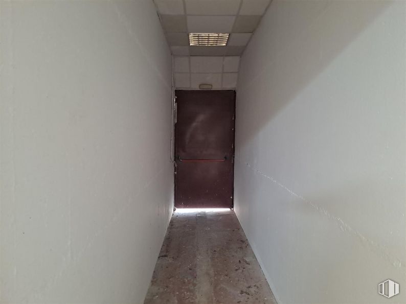 Nave en alquiler en Zona industrial, Illescas, Toledo, 45200 con puerta, lámpara, madera, accesorio, suelo, pared, casa, suelos, madera dura y simetría alrededor