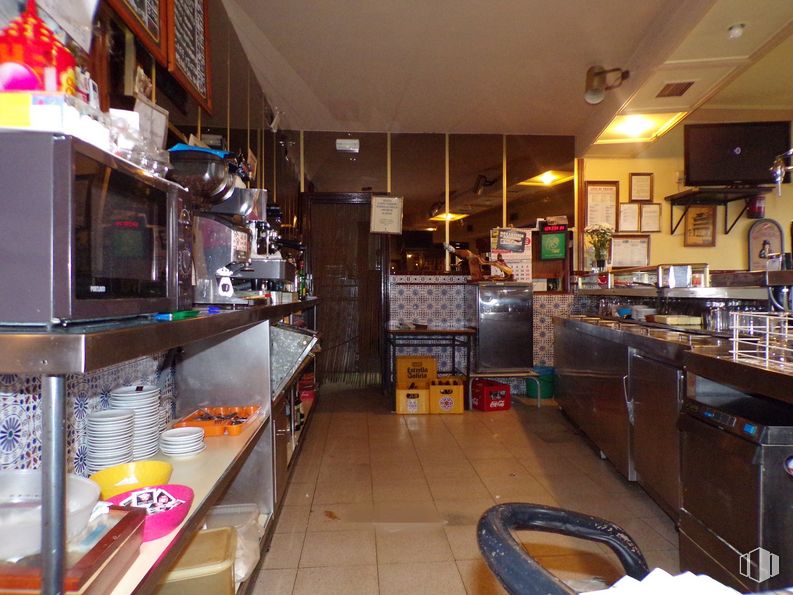 Retail for sale at Calle Convento, Tembleque, Toledo, 45780 with microwave oven, building, cabinetry, countertop, interior design, shelf, shelving, retail, convenience store and flooring around