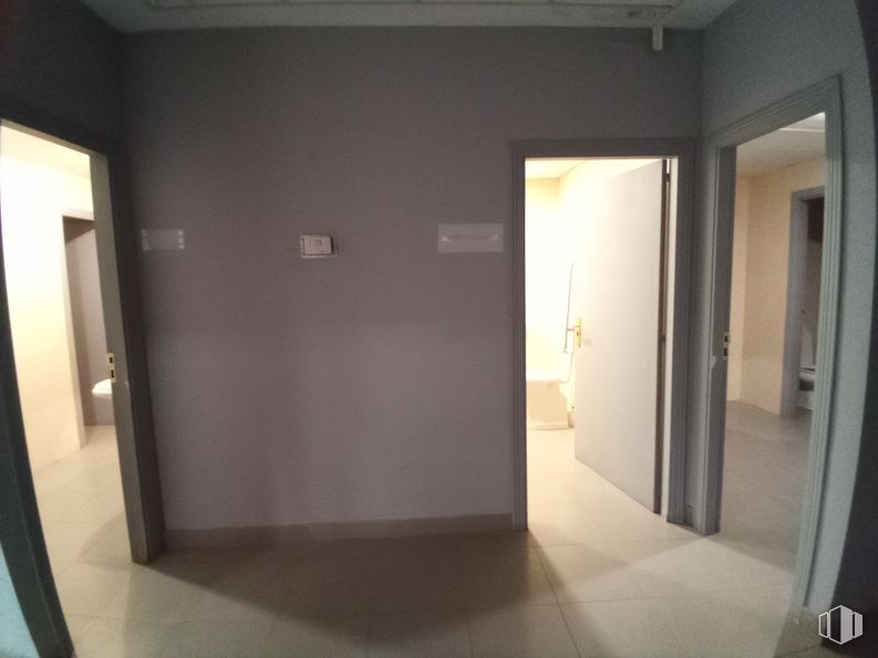 Local en alquiler en Avenida Guadalajara, 2, Alcalá de Henares, Madrid, 28805 con accesorio, puerta, diseño de interiores, arquitectura, pasillo, piso, madera, suelo, edificio y pared alrededor