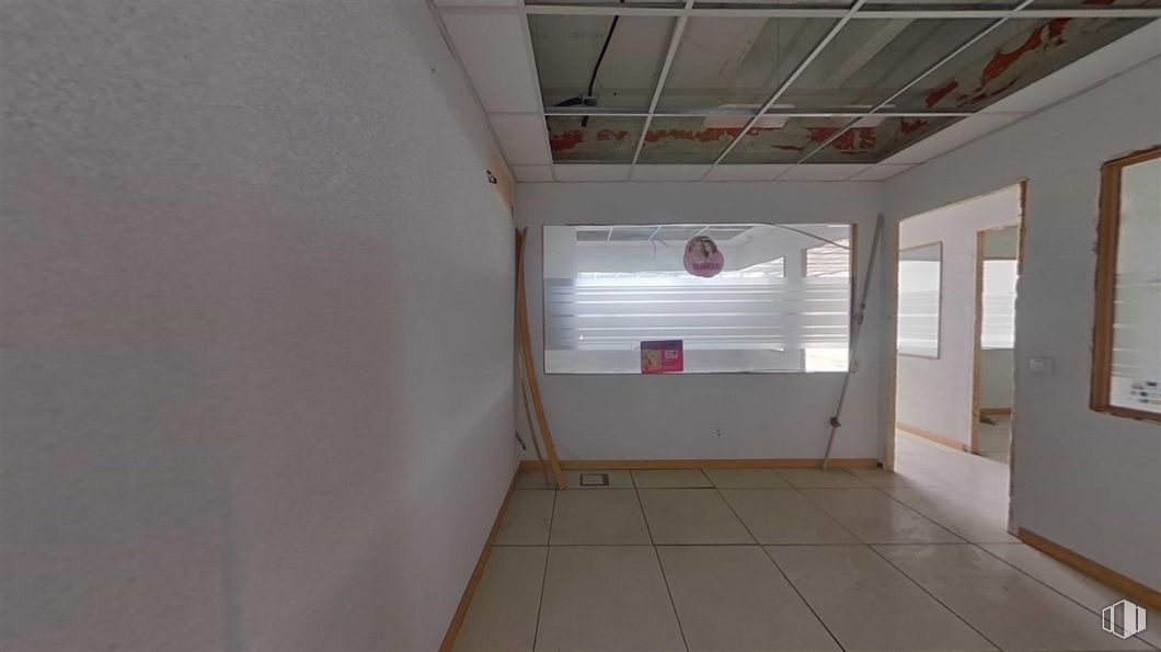 Office for sale at Avenida Democracia, Puente de Vallecas, Madrid, 28031 with window blind, window, fixture, hall, flooring, floor, building, wood, composite material and ceiling around