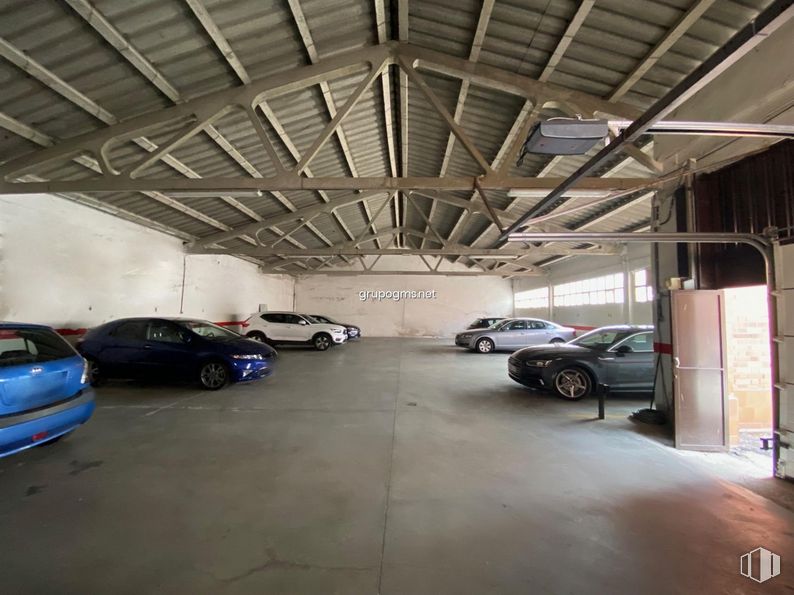 Nave en venta en Zona San Lorenzo, Segovia, 40003 con coche, neumático, luz de estacionamiento, rueda, vehículo, capó, vehículo de motor, diseño automovilístico, iluminación del automóvil y aparcamiento alrededor