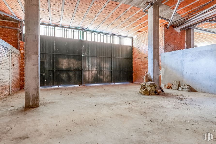 Retail for sale & for rent at Zona Pilar, Talavera de la Reina, Toledo, 45600 with brick, brickwork, wood, floor, composite material, beam, gas, building material, flooring and hall around