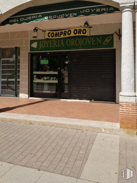 Retail for sale at Zona Centro, Sevilla la Nueva, Madrid, 28609 with building, shade, fixture, facade, building material, font, awning, road surface, city and brick around